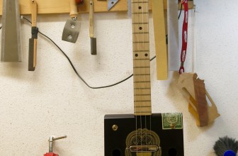 Cigar Box Guitar – 4 Cordes Patoro